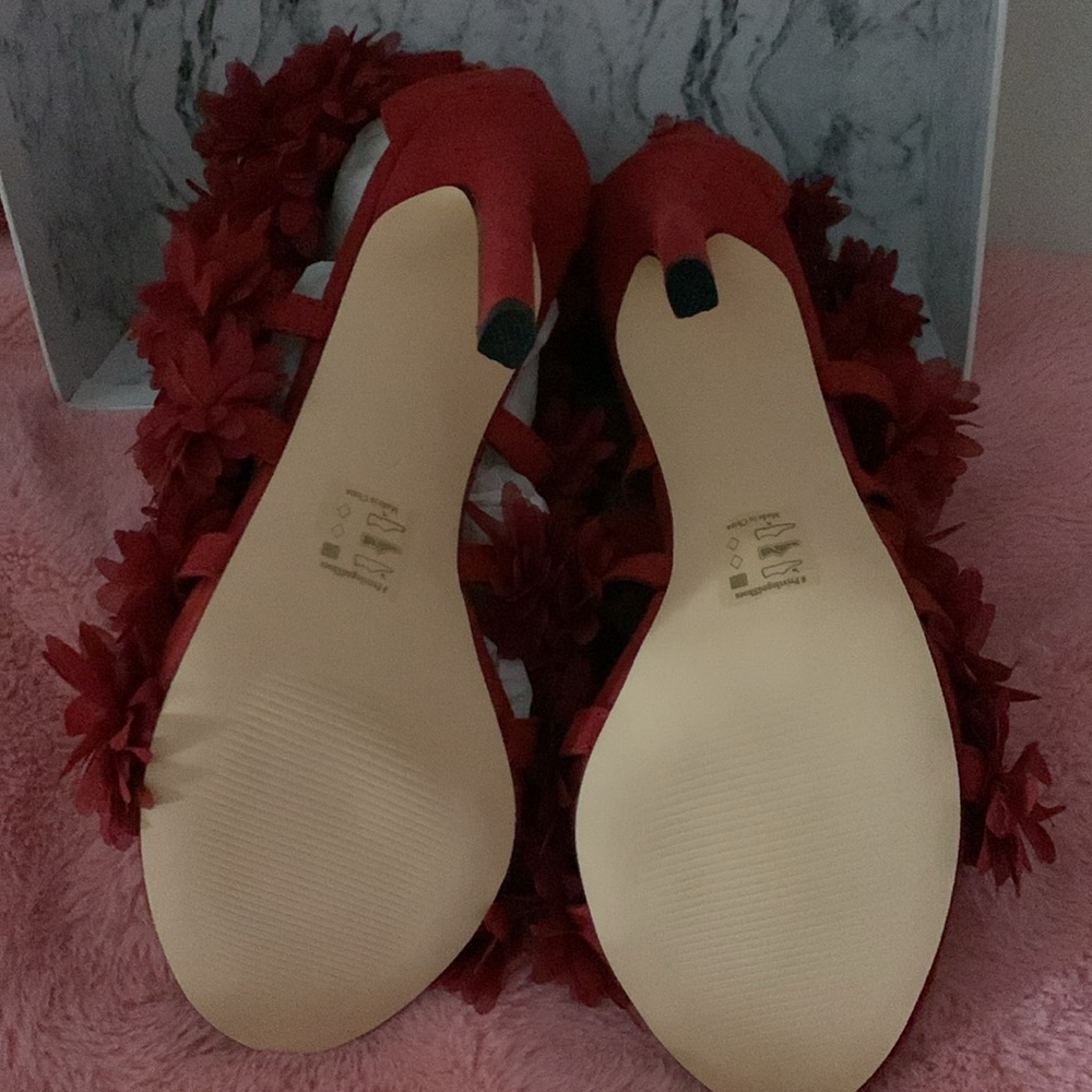 Privileged Shoes - Picture 2 of 3